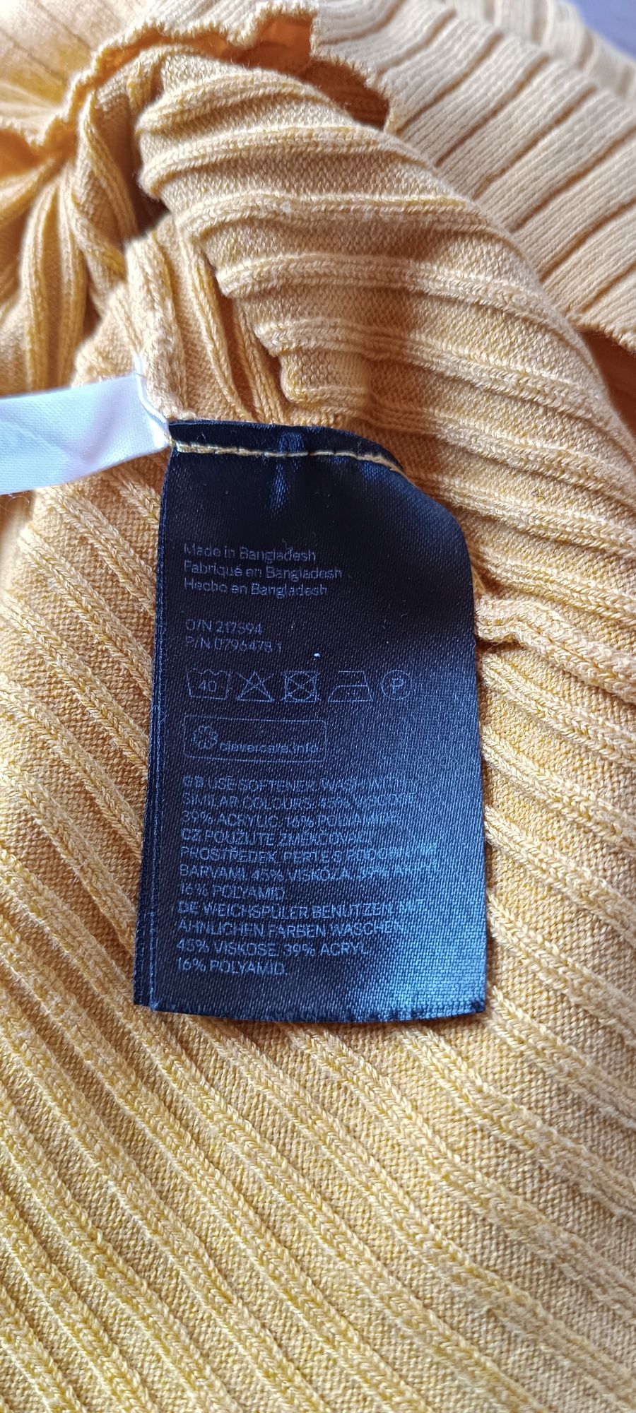 Sweterek z golfem krótki hm 140