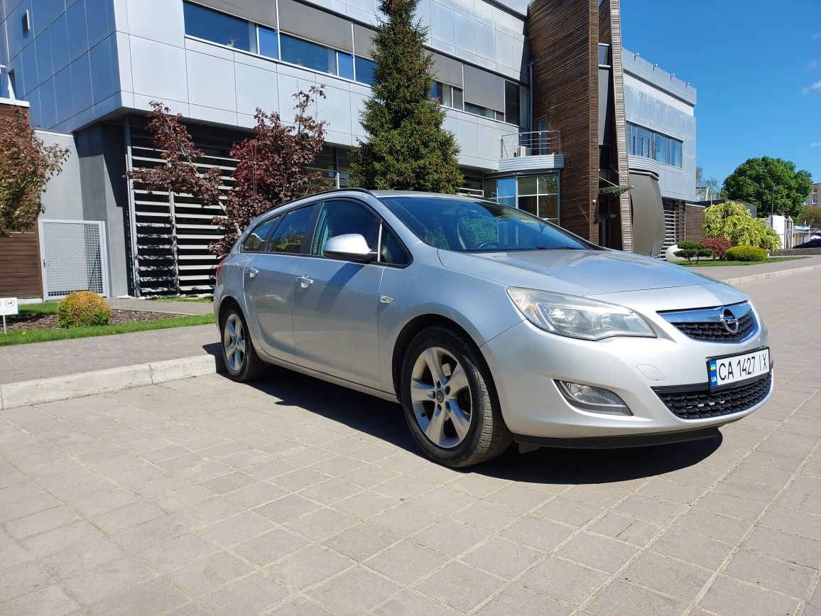 Продам Opel astra j