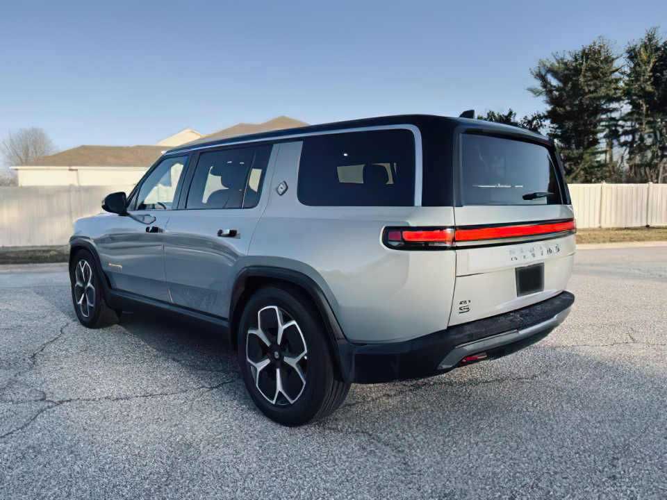 2023 Rivian R1S Adventure