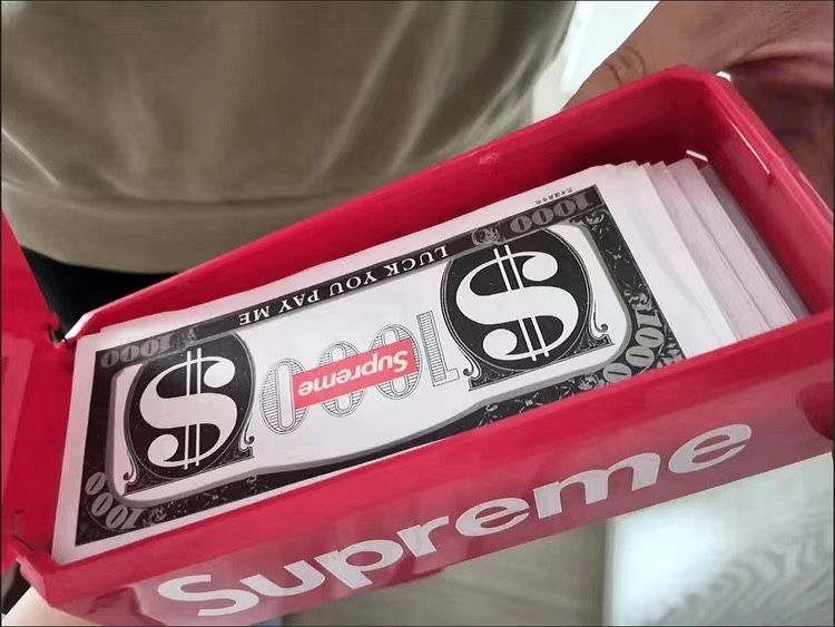 Грошовий пистолет Supreme