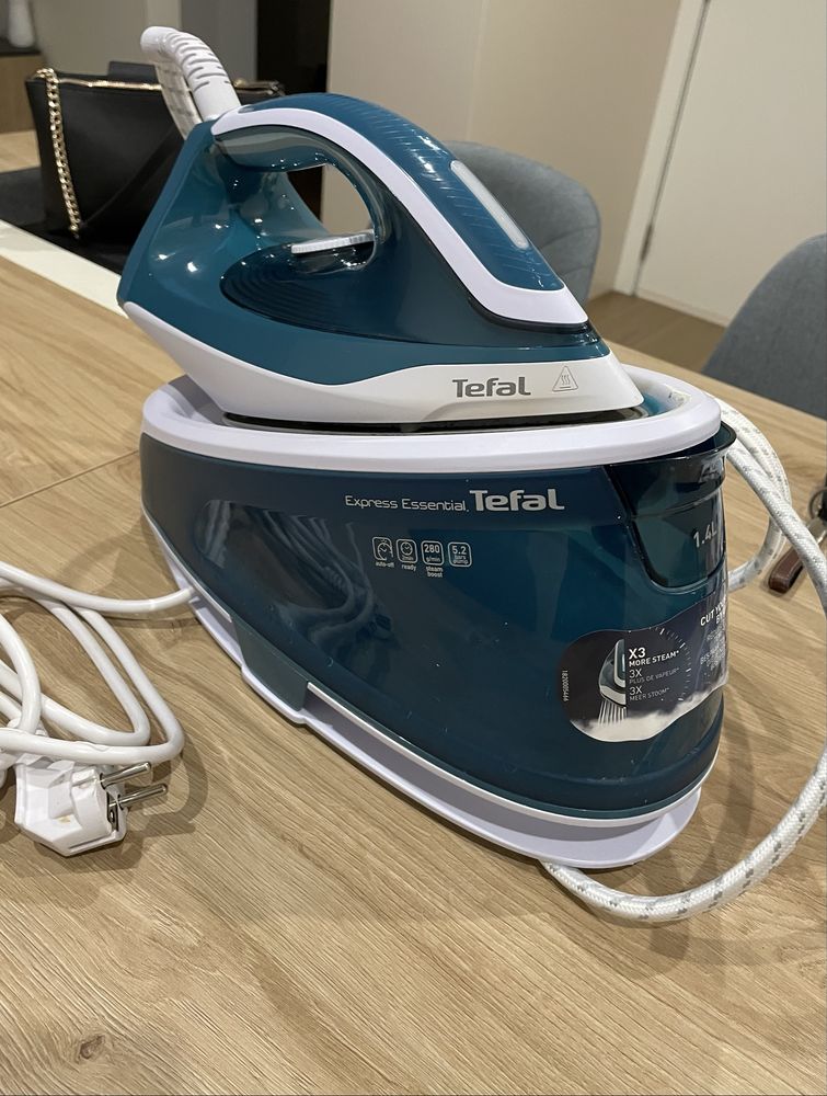 Ferro com Caldeira Tefal Express Essential