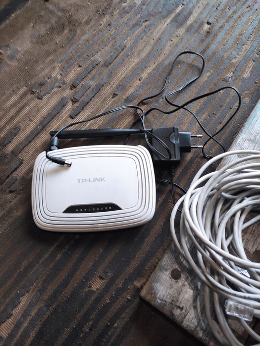 Роутер бу работает и шнур с окончанием