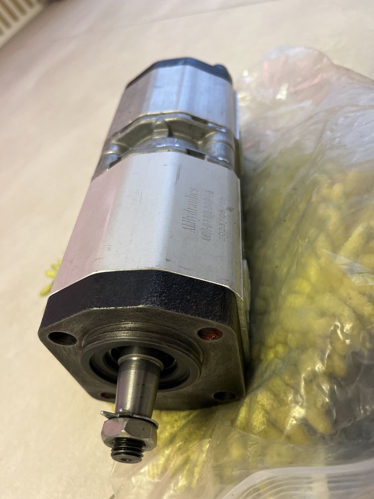 Pompa hydrauliczna dwusekcyjna do ciagnika Deutz Fahr Fent Case (opis)