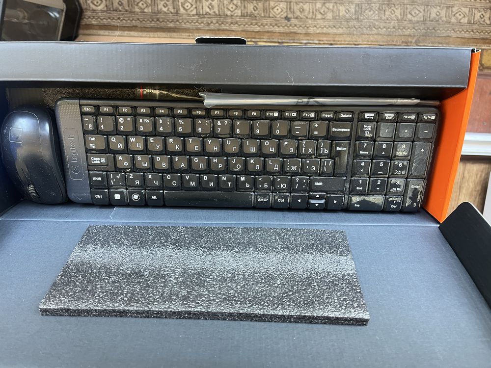 Клавиатура с мышью Logitec MK220
