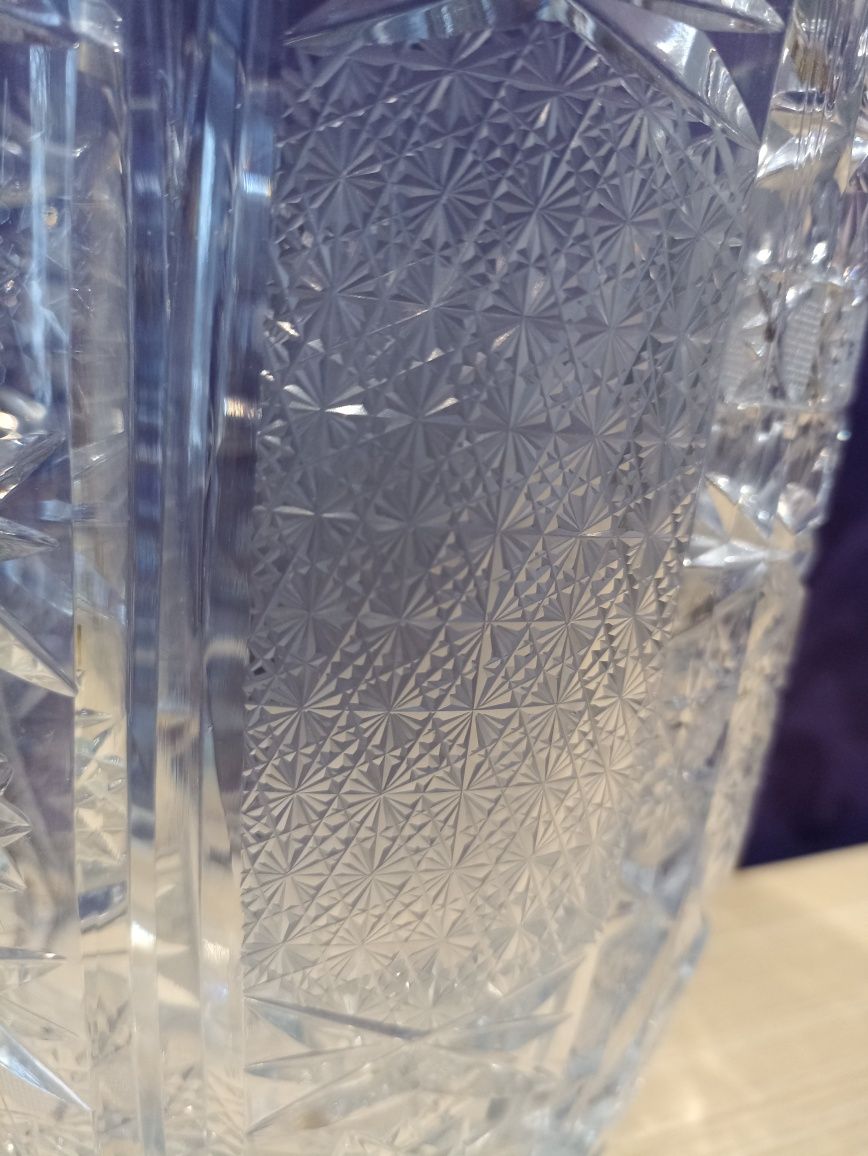 Duży wazon kryształowy z czasów PRL-U