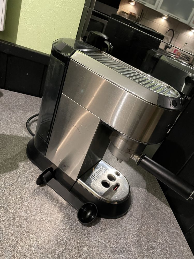 Ekspres DELONGHI Dedica Style EC685.W