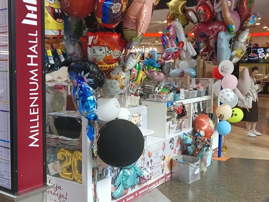 Stoisko handlowe - wyspa Sprzedam meble z wyspy handlowej z Galerii