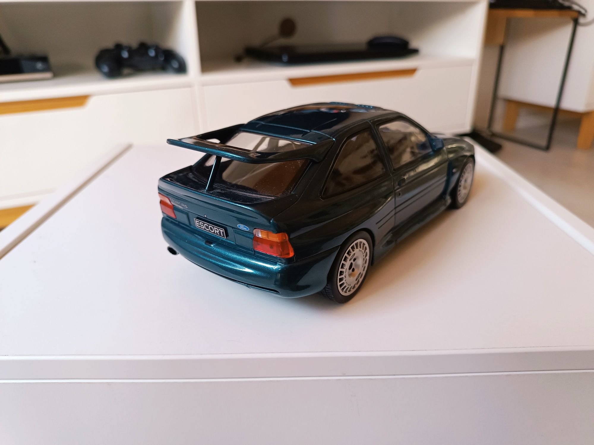 Ford Escort RS cosworth skala 1/18