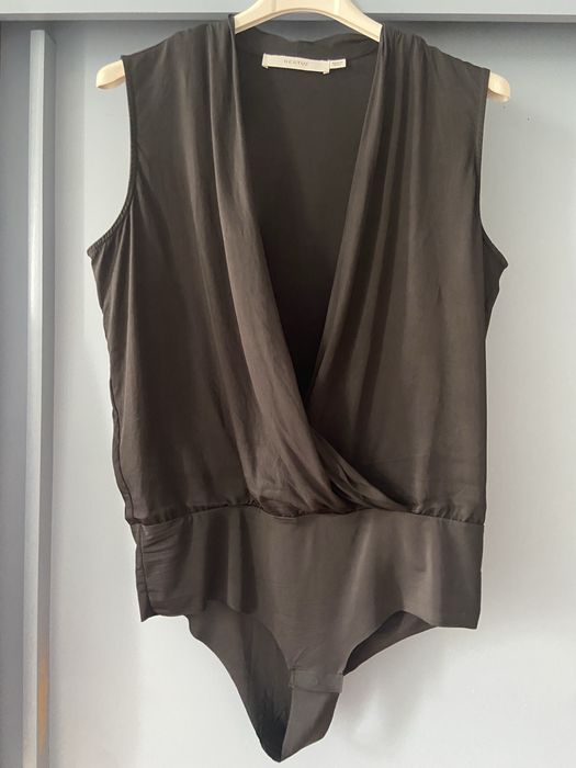 Gestuz czarne eleganckie kopertowe body