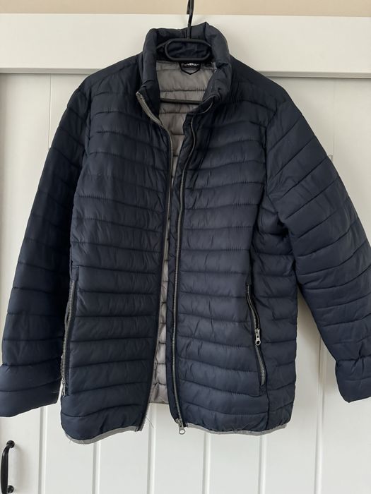 Granatowa kurtka pikowana lekka na zamek