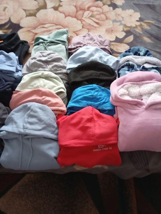 Продам тепленькі худі.