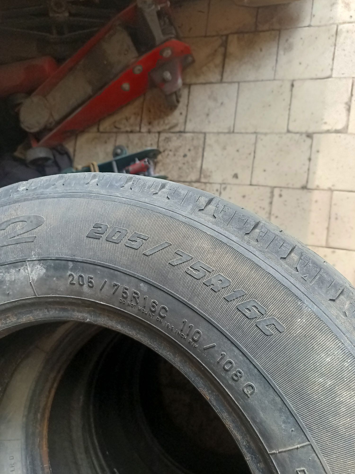 Продам шини,16 на ниву