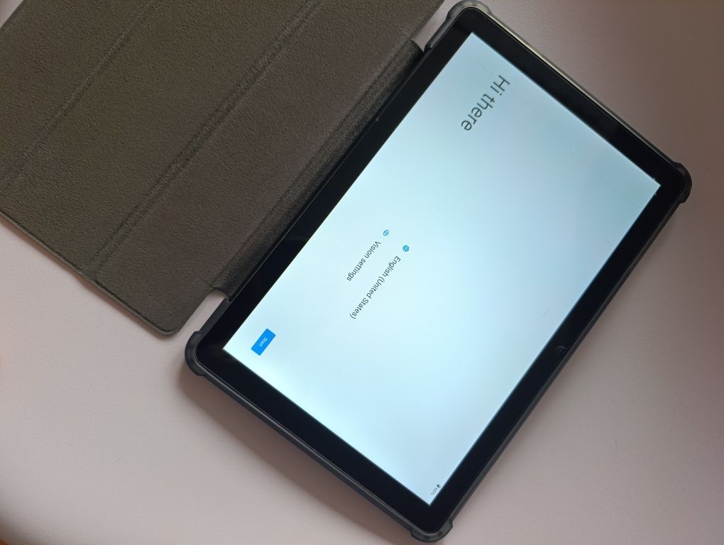 Tablet w etui     .