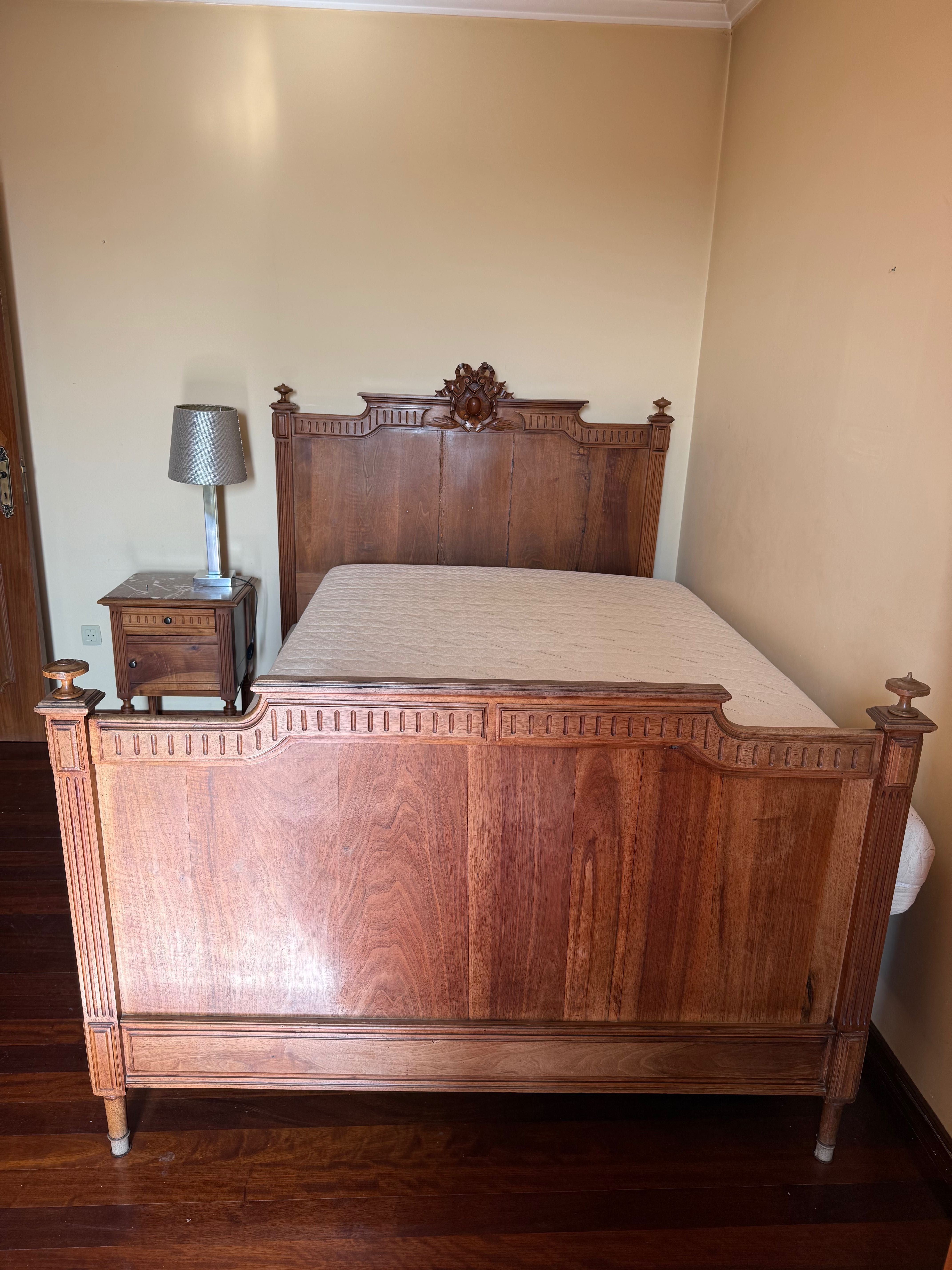 Quarto Pau Santo