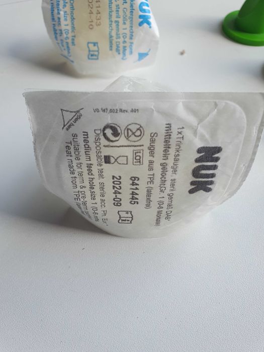 Smoczki do butelek i butelki - zestaw