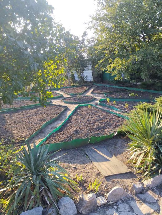 Продам дачу поруч з містом.