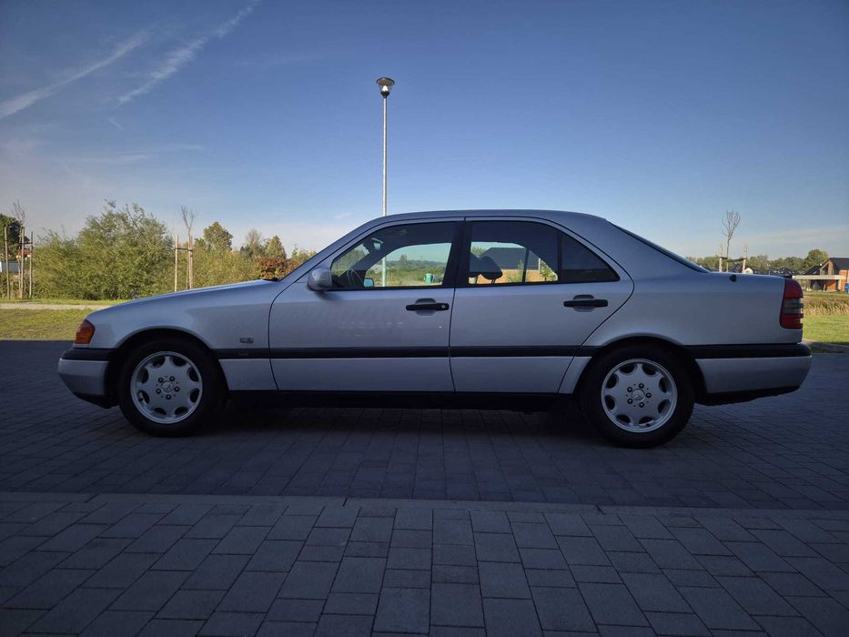Mercedes-Benz C-klasa 200K Manual/Doinwestowany/Klima/225KM/Youngtimer