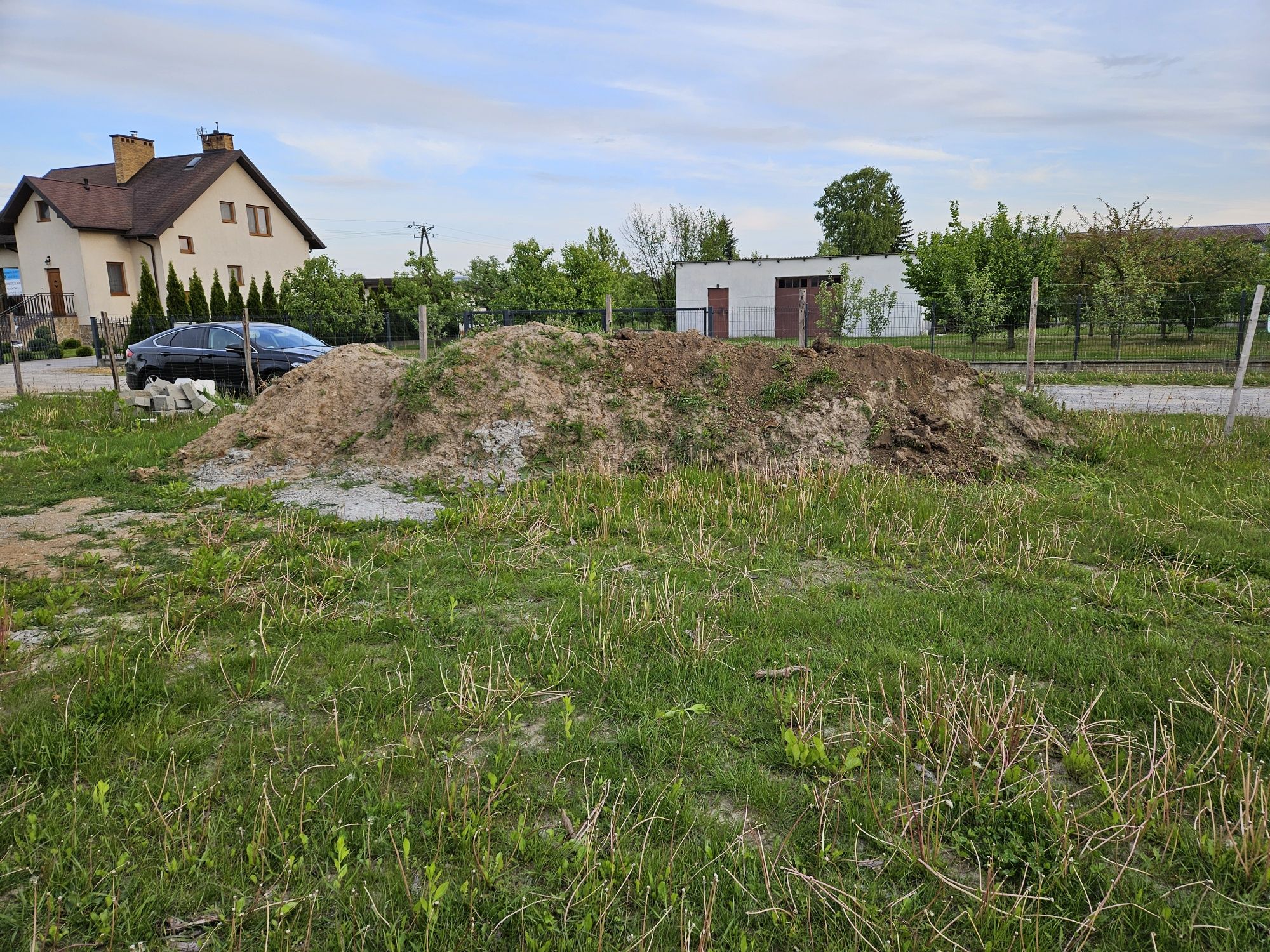 Oddam ziemię po wykopach fundamentowych