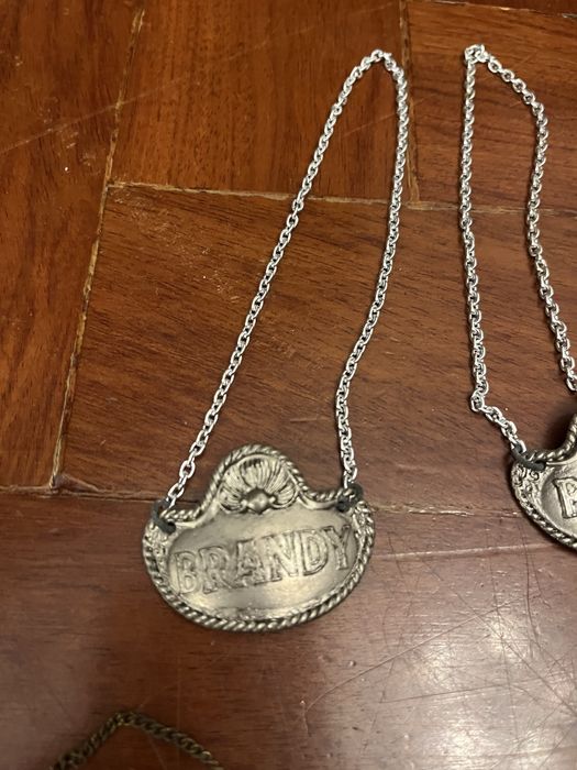 Letreiro metalico para pendurar no gargalo de bebida/vinhos/licores