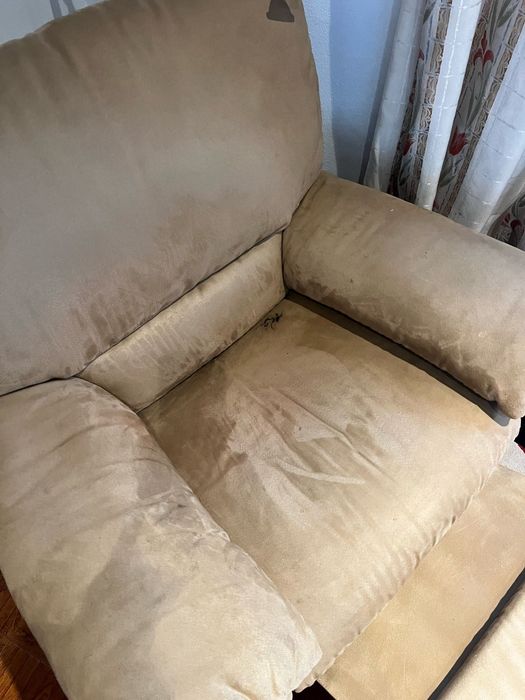 Poltrona reclinável em bom estado