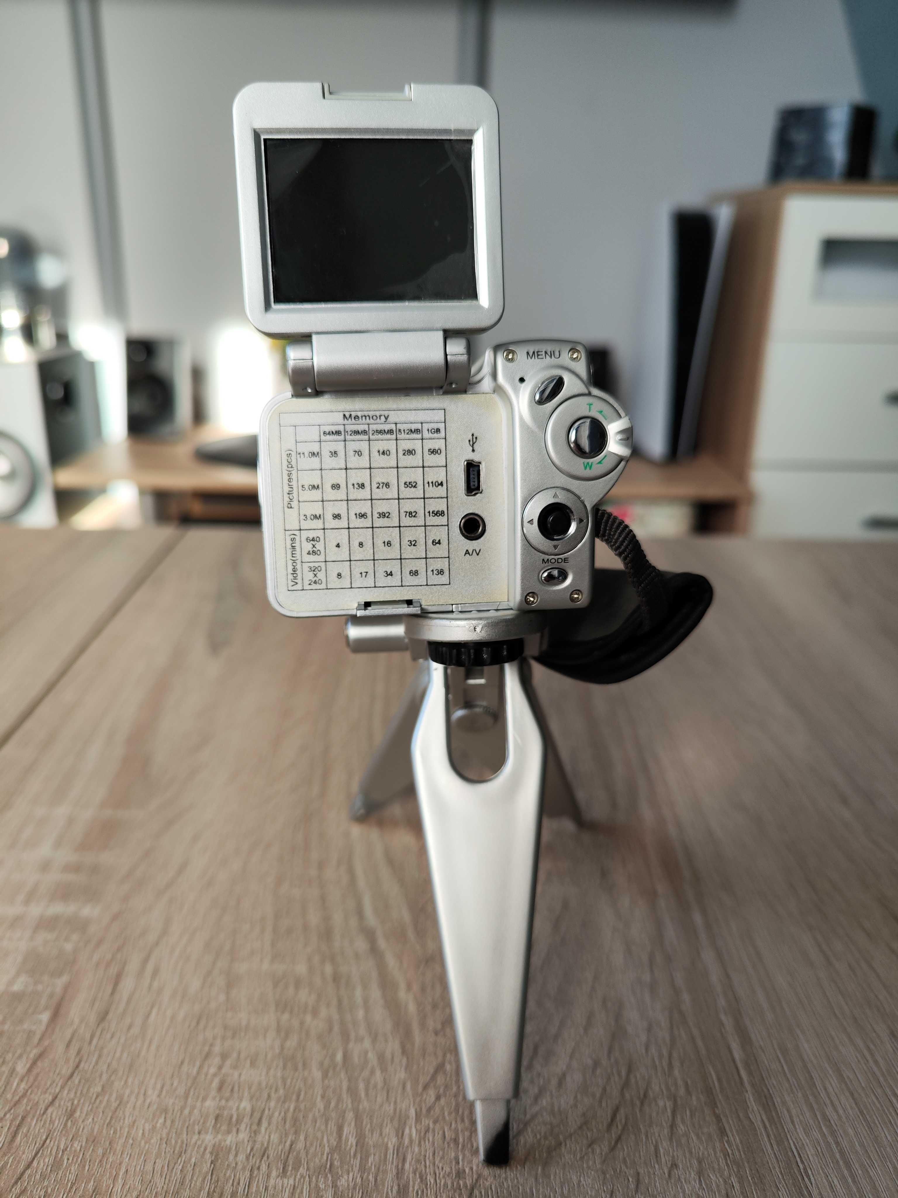 Kamera JVC DV7 + statyw