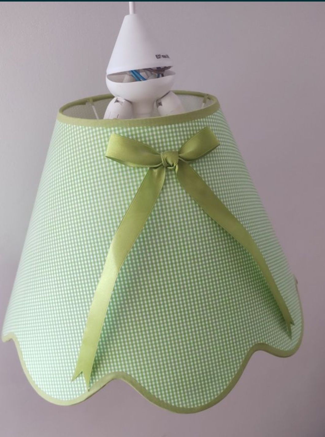 Lampa dosufitowa zielona z kokardką