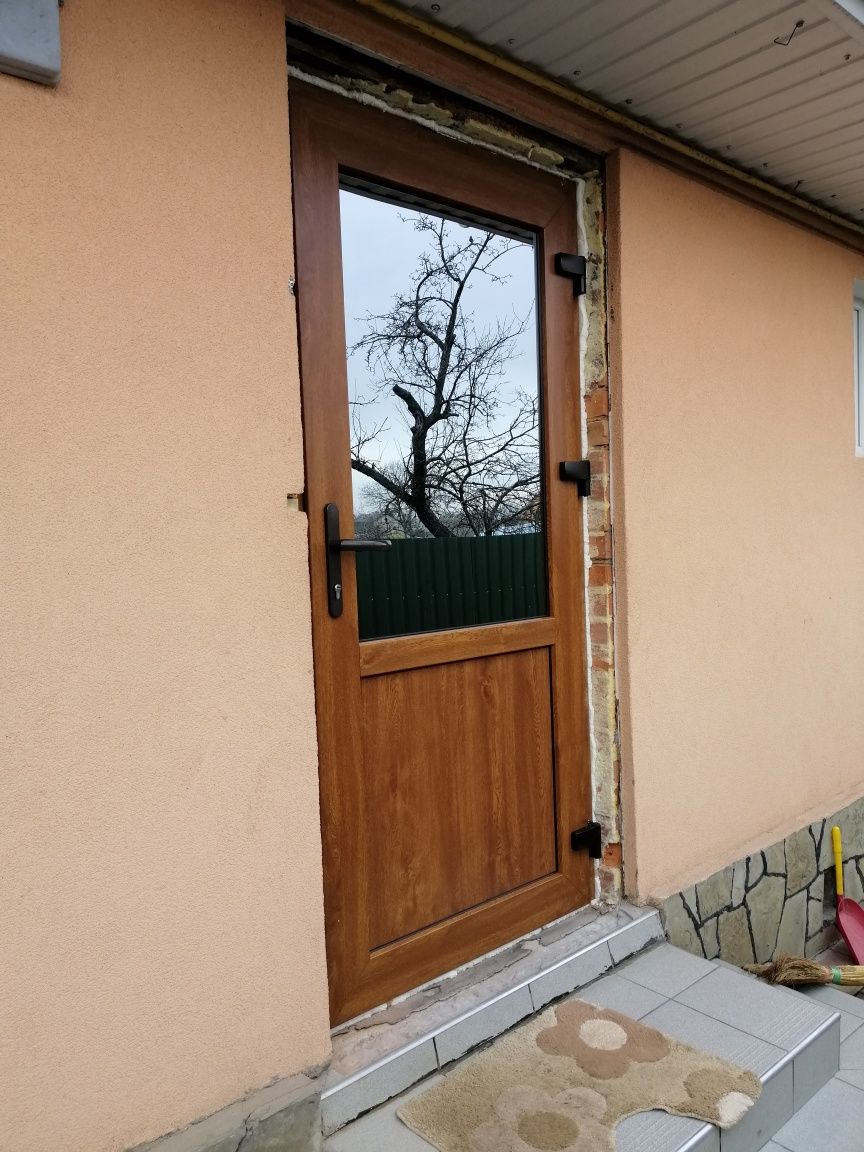 Продам Пластикові двері та вікна. Окна, двери Рівне