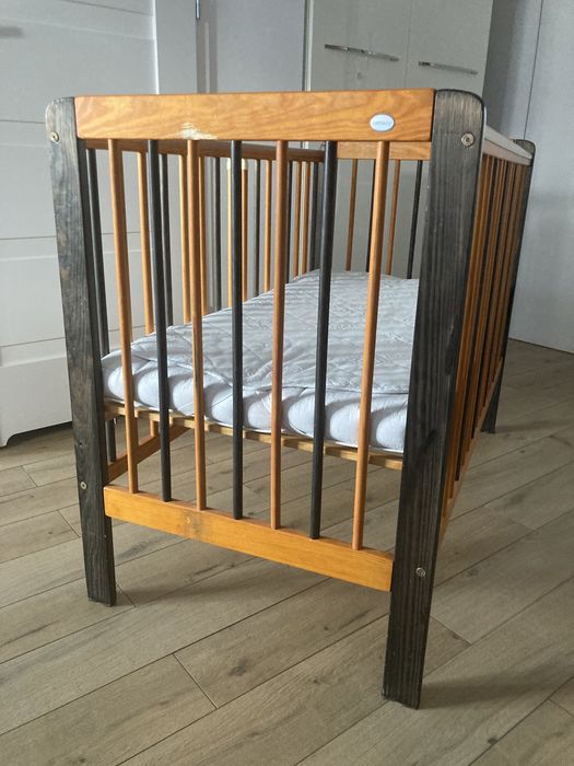 Drewex lozeczko z opuszczanym bokiem czarno pomaranczowe 120x60