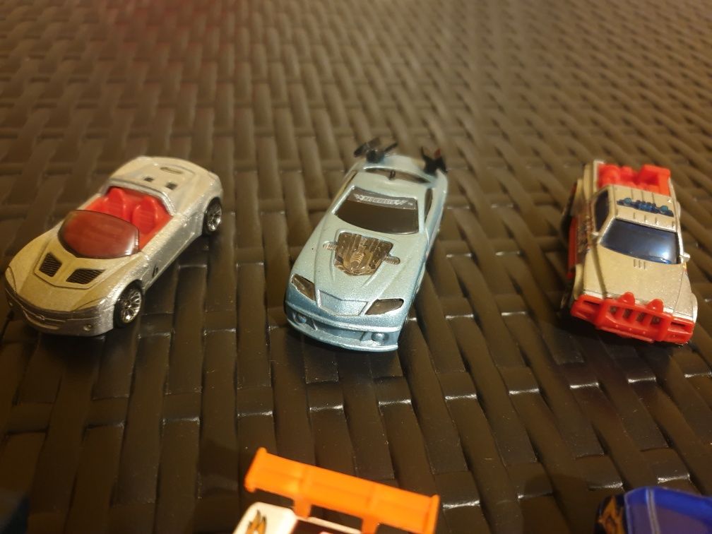 Carros Hotwheels Matchbox da Mattel