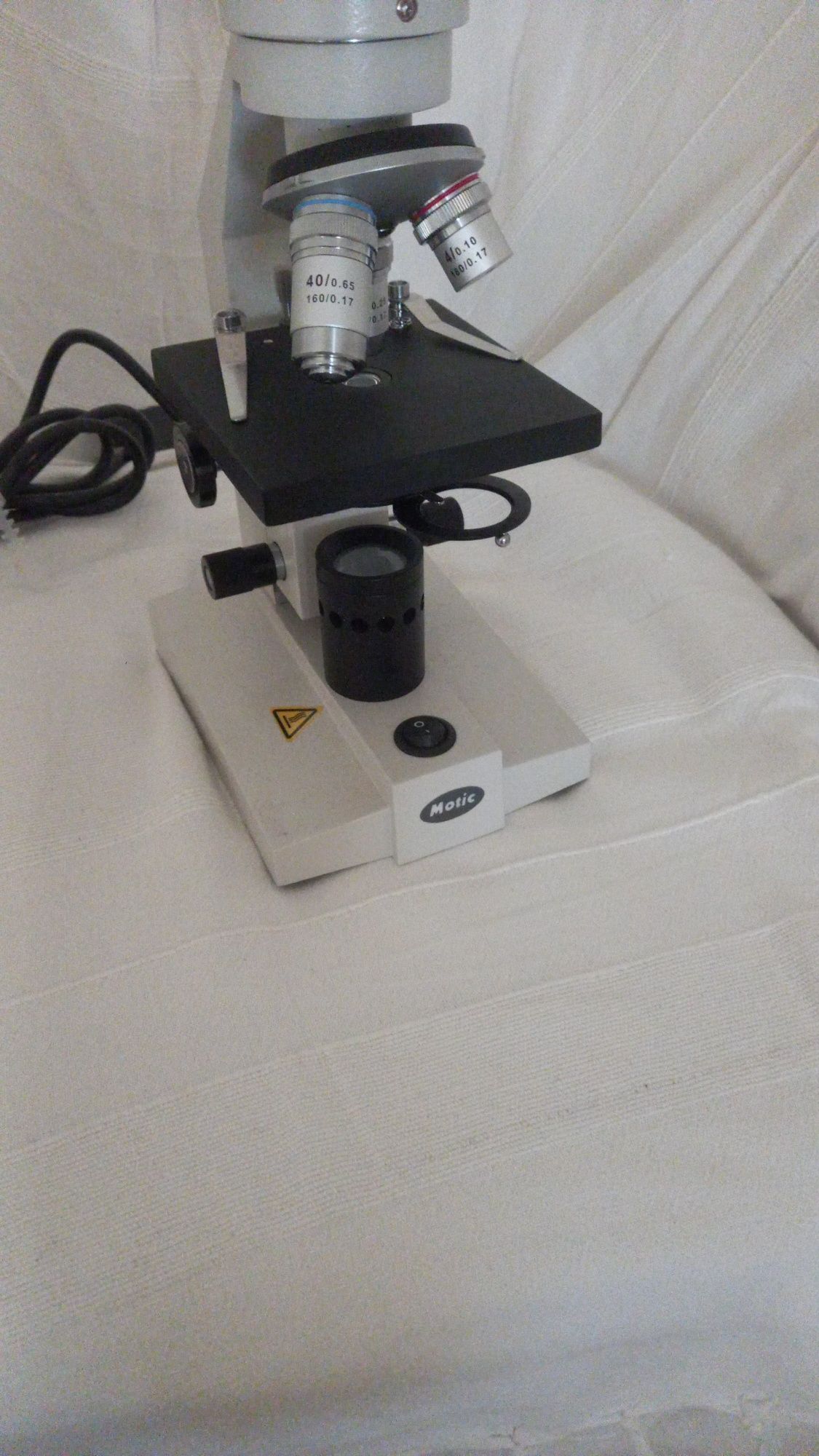 Microscópio Motic
