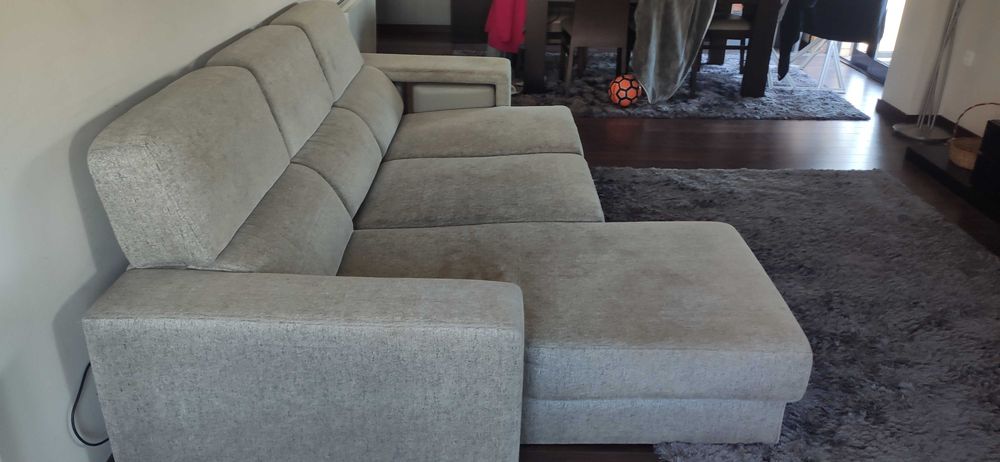 Sofá com chaise long