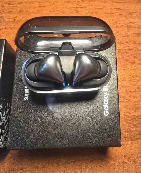 Продам навушники Samsung Calaxy Buds 3 Pro Silver.