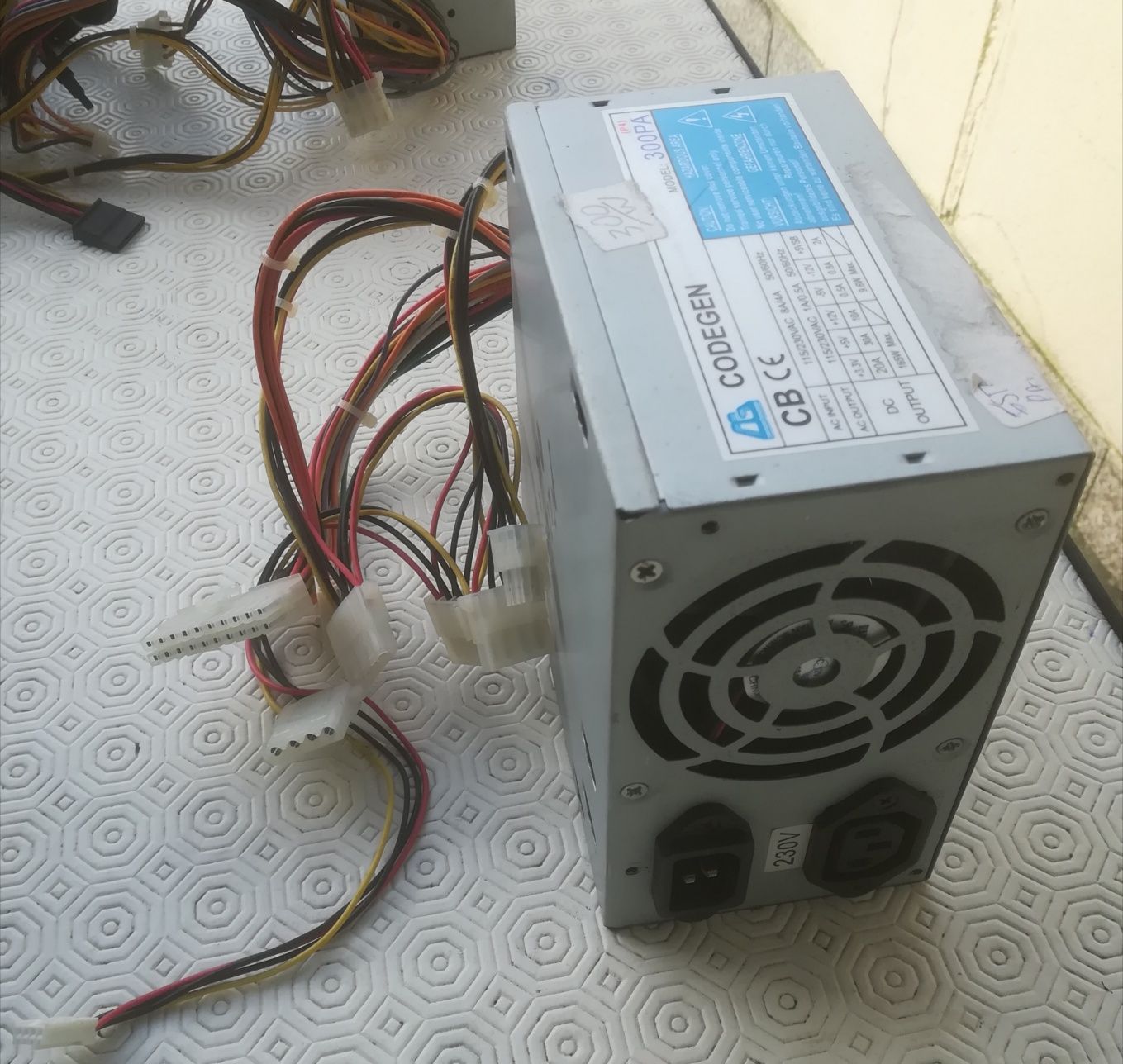 Fontes de Alimentação (de 300 até 500 Watt) para Computadores de Secre