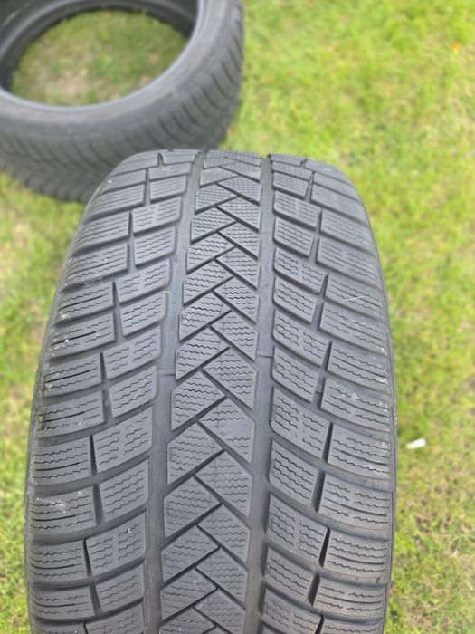 Шини 285/40 R21 255/40R21 Tesla колеса