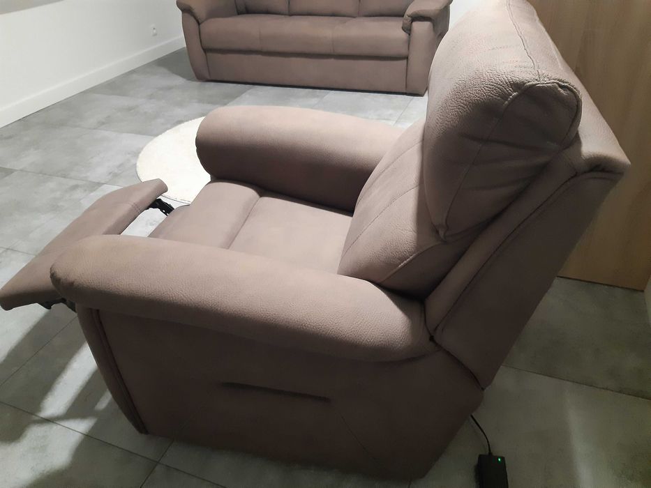 Sprzedam wypoczynek - sofę i dwa fotele cena 3.200 zł do negocjacji