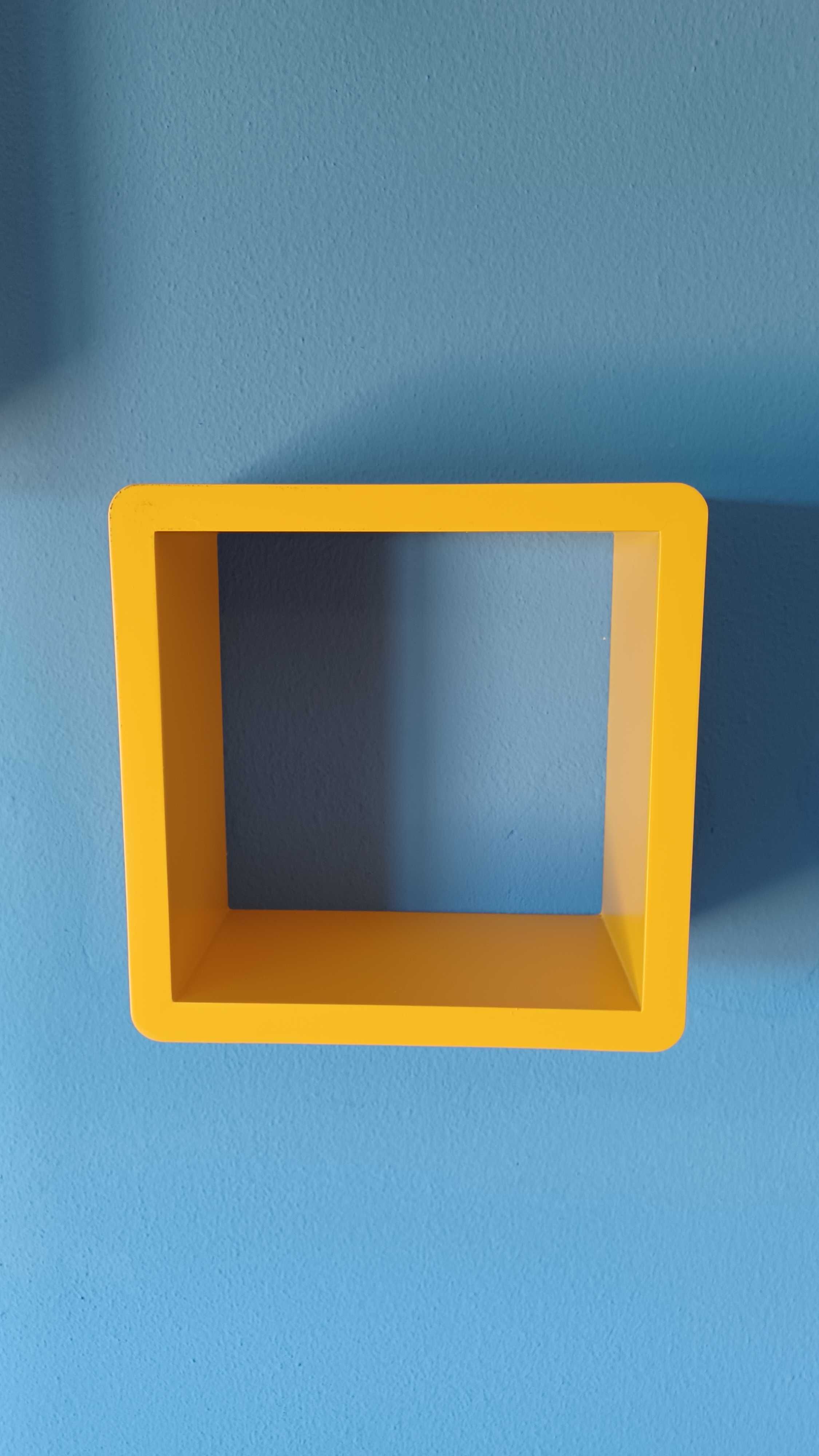 Conjunto  de 3 cubos amarelo  para parede- em otimo estado