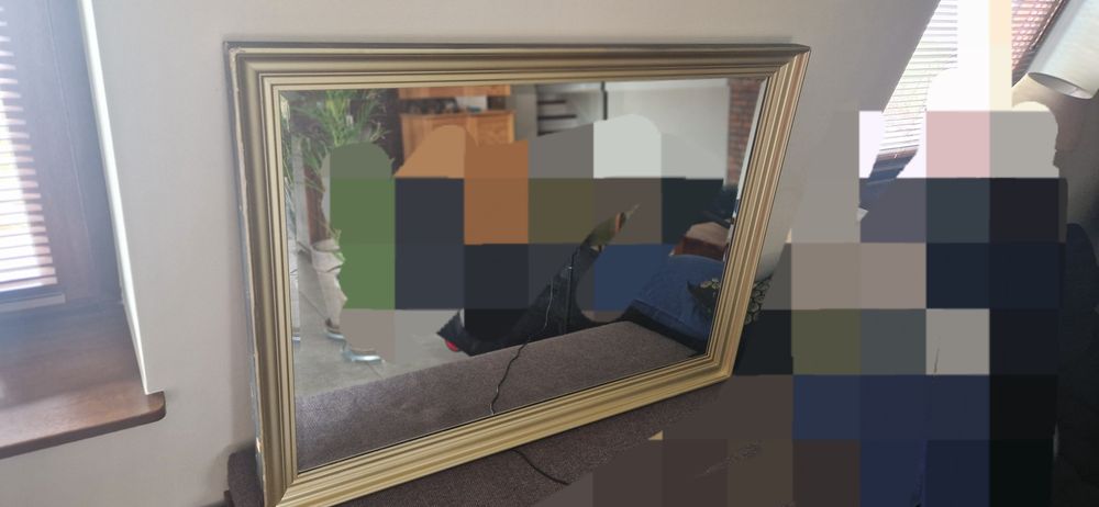 Listro w drewnianej ramie z frezowaniem