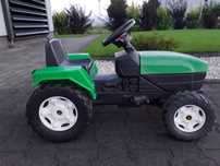 Traktor dziecięcy na pedały