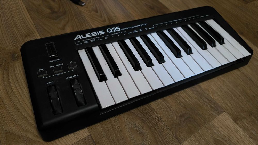 MIDI клавіатура ALESIS Q25