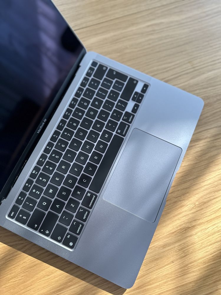 apple MacBook Air M1 8GB 256GB SSD gwiezdna szarość 03.2021 ideał