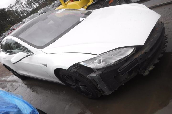 Тесла Модел S Tesla Model S 2013