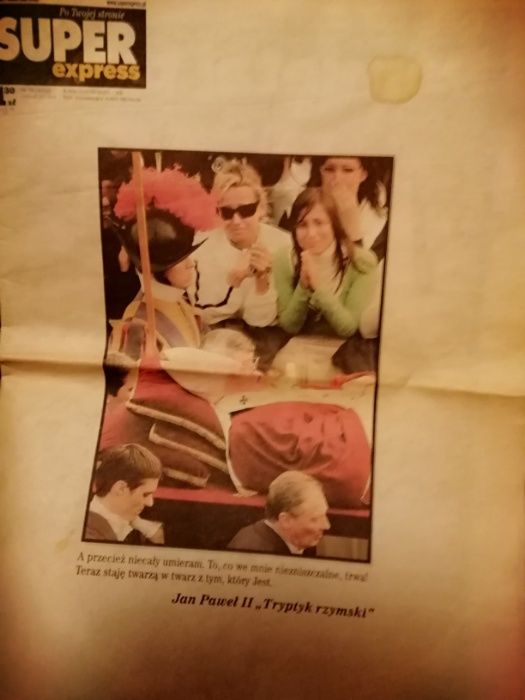 Folder "Ostatnia choroba,zgon i pogrzeb Jana Pawła II"