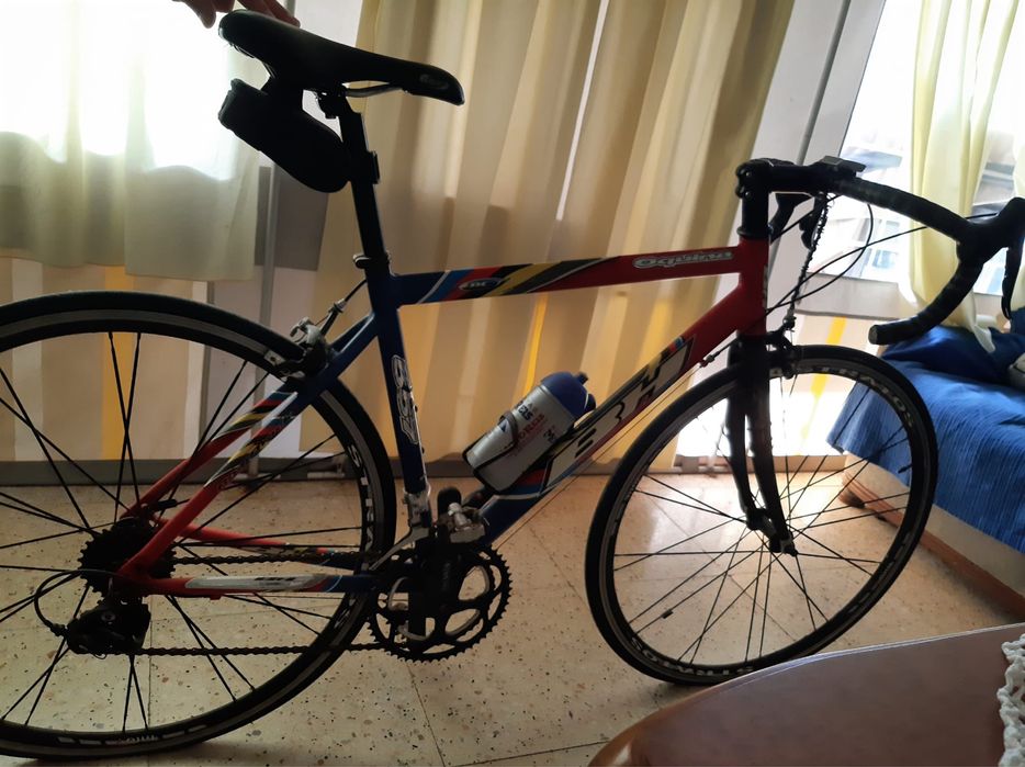 Vendo bicicleta de estrada completamente nova