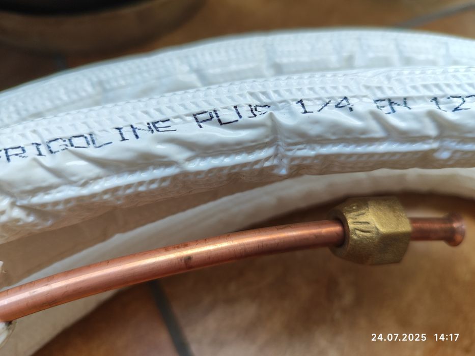 Zestaw rur miedzianych o średnicach 1/4 i 3/8 cala