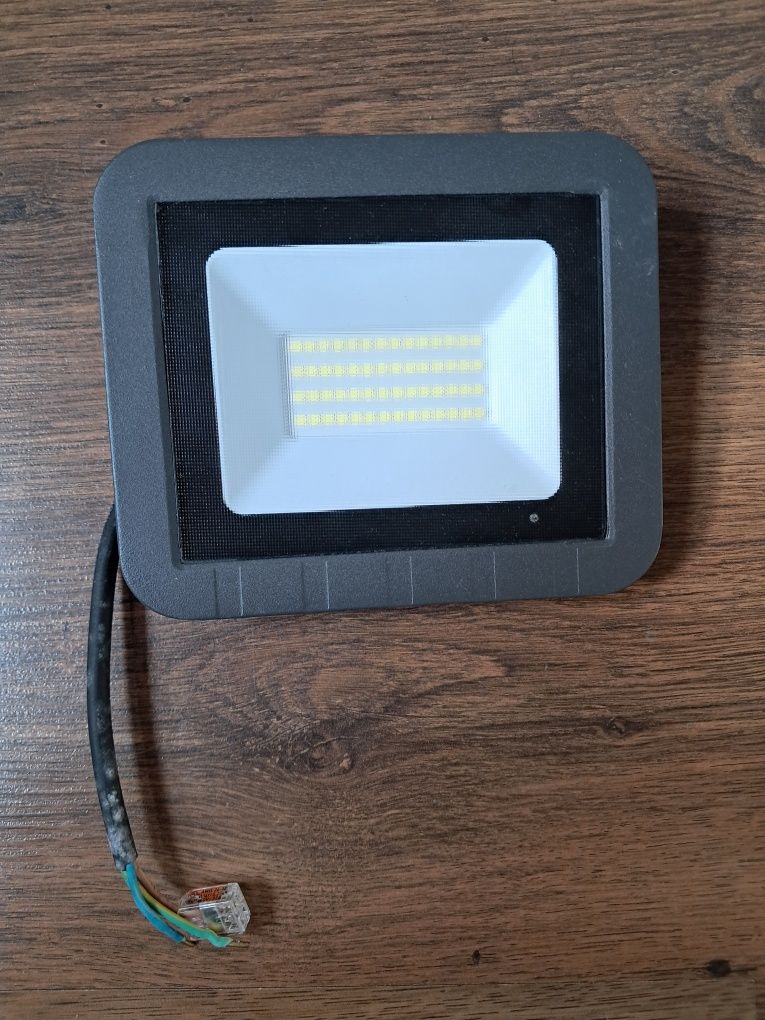 Halogen led jak nowy