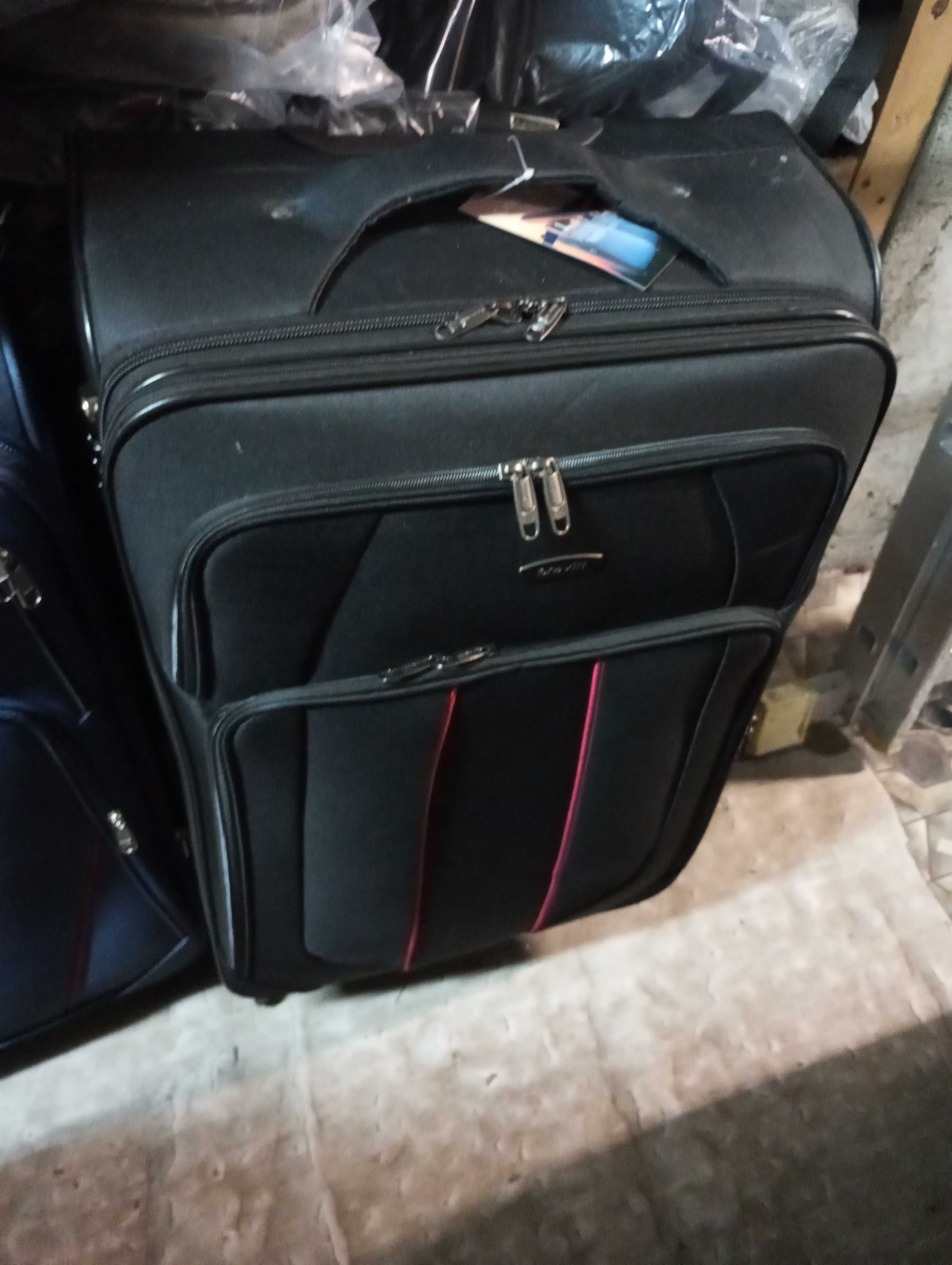 Walizka duża xxl podróżna na 4 kołach z grubej codury
