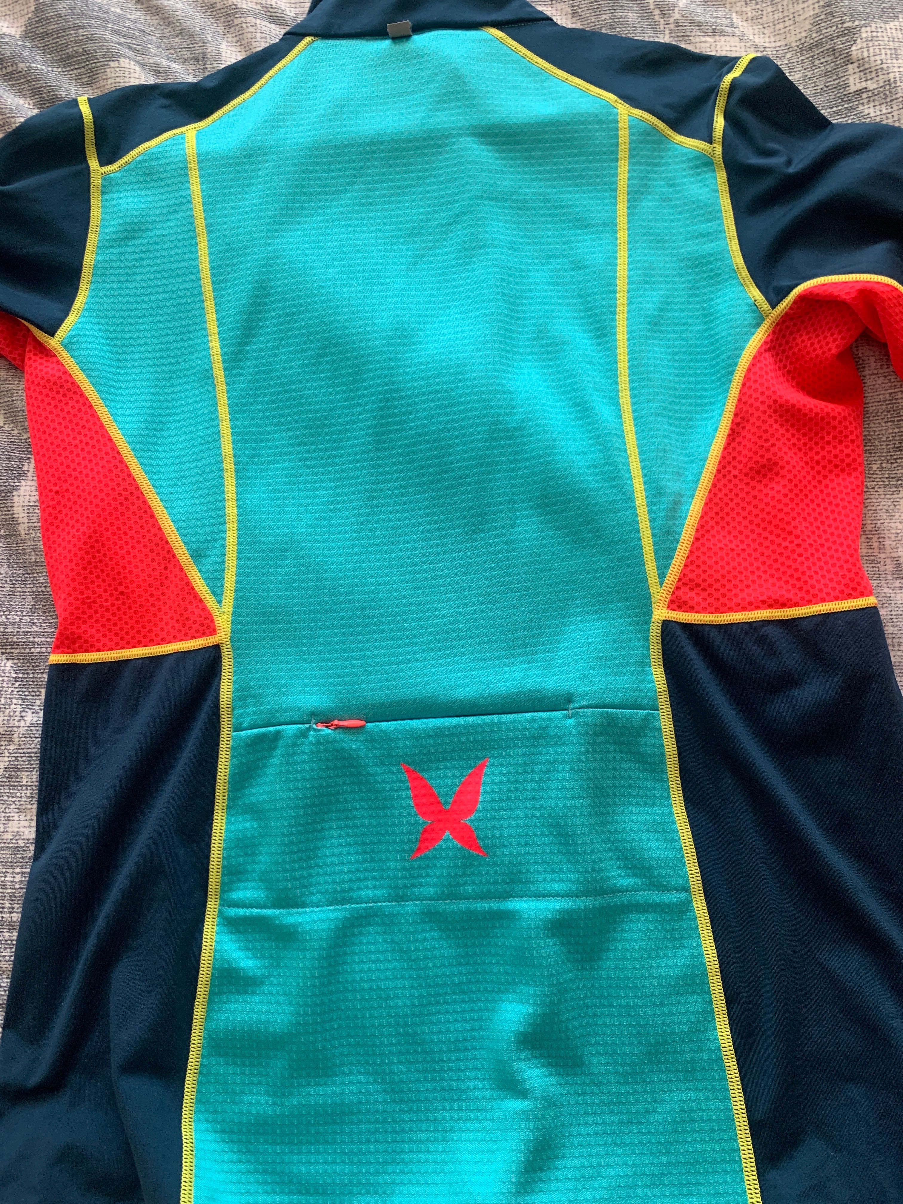 Bluza.           Sportowa.