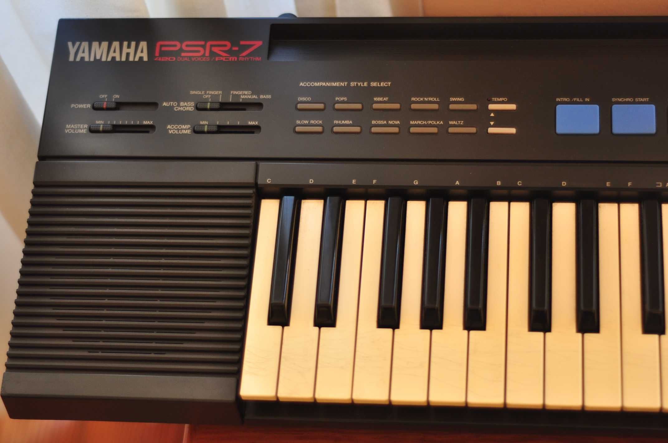 teclado Yamaha PSR-7 (80's keyboard with lush FM!)