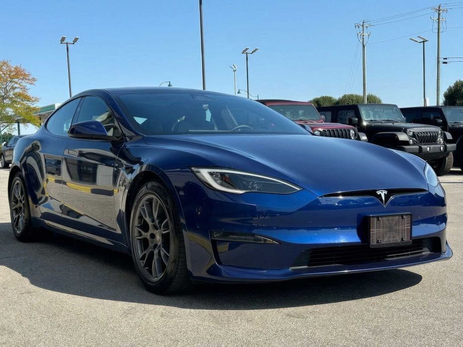 Tesla Model S      2023