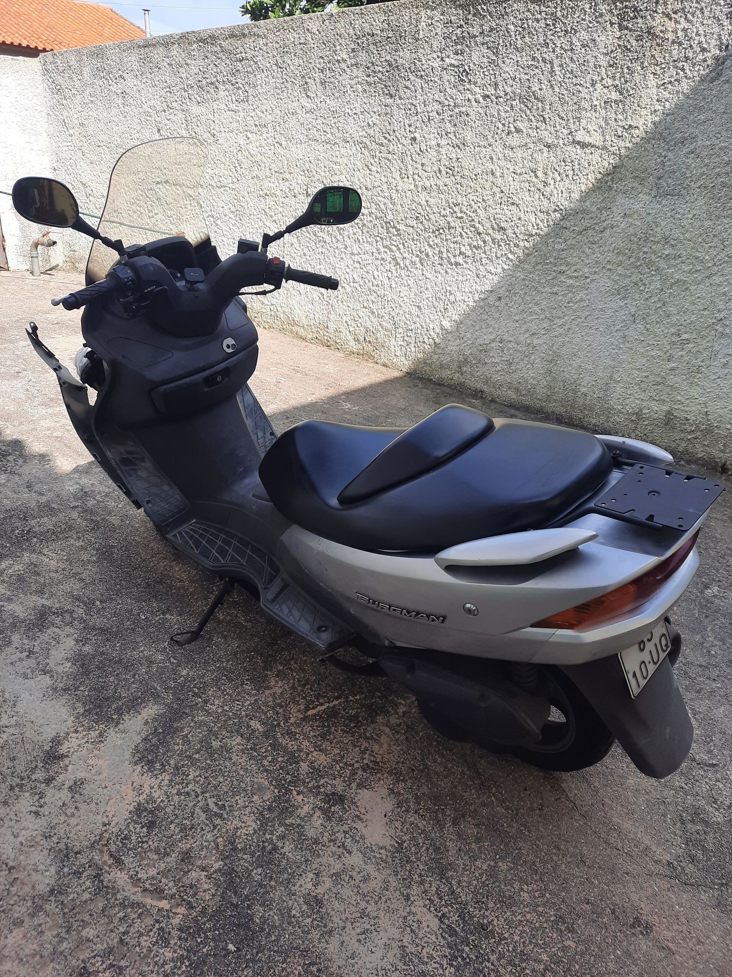Vendo Suzuki Burgman (UH125) de 02/2003 inteira ou para peças
